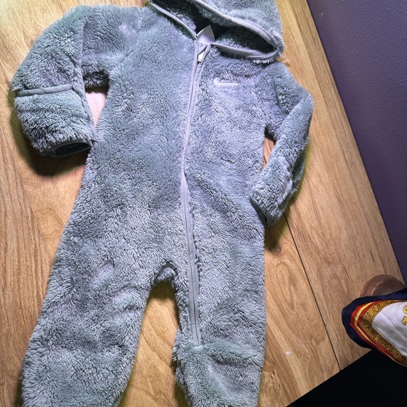 Nike Kids Fuzzy Gray Matching Set - Picture 2 of 9